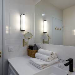 Отель Luxury 2 Bedroom With AC - Louvre & Champs Elysees Париж ванная