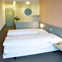 Hotel City am Bahnhof сейф в номере