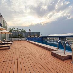 Отель Radisson Hyderabad Hitec City бассейн