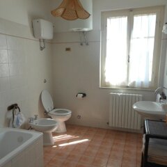 Отель Agriturismo Le Cicale Италия, Спольторе - отзывы, цены и фото номеров - забронировать отель Agriturismo Le Cicale онлайн ванная