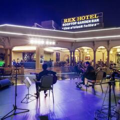 Rex Hotel развлечения