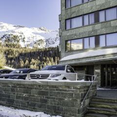 Отель Sport & Wellness Hotel San Gian St Moritz Швейцария, Санкт-Мориц - отзывы, цены и фото номеров - забронировать отель Sport & Wellness Hotel San Gian St Moritz онлайн парковка