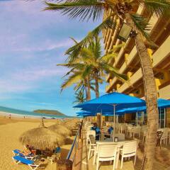 Отель Las Flores Beach Resort бассейн фото 2