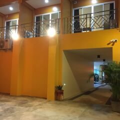 Отель Baan Wanchart Bangkok Residences Бангкок парковка