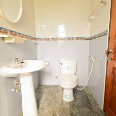 Отель Sananwan Beach B&B ванная