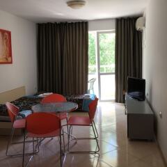 Апартаменты Sofia Apartments in Sunny Residence комната для гостей фото 4