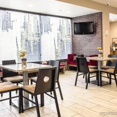 Отель Comfort Inn Midtown West гостиничный бар