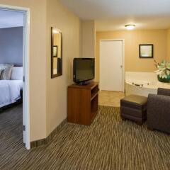 Отель GrandStay Residential Suites - Eau Claire удобства в номере