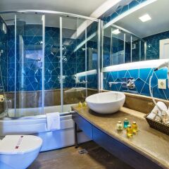 Agora Life Hotel ванная