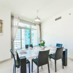 Отель Mayfair - Ease by Emaar Two Bedroom питание