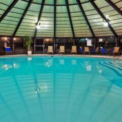 Отель Crowne Plaza Cleveland South-Independence бассейн фото 3