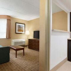 Отель Travelodge by Wyndham Toronto East удобства в номере фото 2