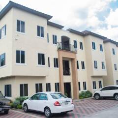 Апартаменты Rochester Modern Chic Apartment парковка