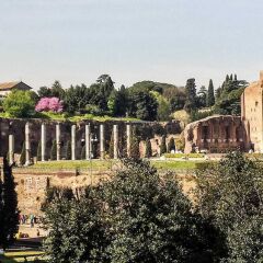 Отель Eclectic Suite Near The Majestic Colosseum 2 Bedroom Apts Рим вид на фасад