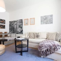 Апартаменты Chic and Spacious Buzulucka Apartment Прага комната для гостей фото 3