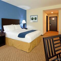 Отель Holiday Inn Express San Pedro Sula комната для гостей фото 5