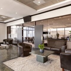Отель Travelodge by Wyndham Hotel & Convention Centre Quebec City Канада, Квебек - отзывы, цены и фото номеров - забронировать отель Travelodge by Wyndham Hotel & Convention Centre Quebec City онлайн интерьер отеля фото 2