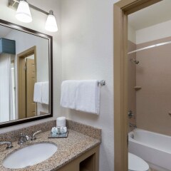 Отель Wyndham Garden Baton Rouge ванная