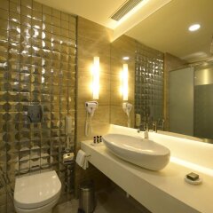 Genesis Hotel Near Mumbai Airport in Mumbai, India from 83$, photos, reviews - zenhotels.com bathroom
