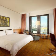 Отель Swissôtel Berlin Германия, Берлин - 2 отзыва об отеле, цены и фото номеров - забронировать отель Swissôtel Berlin онлайн комната для гостей фото 3