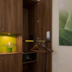 Отель Austria Trend Hotel Doppio Австрия, Вена - 4 отзыва об отеле, цены и фото номеров - забронировать отель Austria Trend Hotel Doppio онлайн сейф в номере