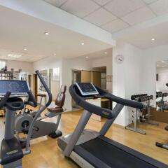 Ramada Hotel & Suites Bucharest North фитнесс-зал