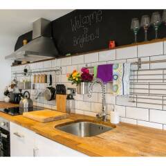Отель Amazing One-bedroom Flat, Close to Brighton Beach в номере