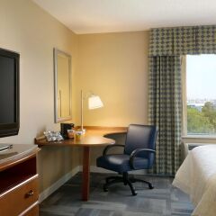 Отель Hampton Inn New York - LaGuardia Airport США, Нью-Йорк - отзывы, цены и фото номеров - забронировать отель Hampton Inn New York - LaGuardia Airport онлайн удобства в номере фото 2
