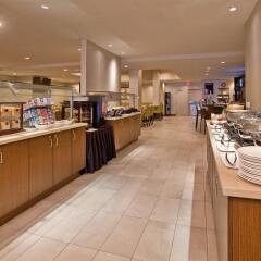 Отель Holiday Inn Vancouver Centre Канада, Ванкувер - отзывы, цены и фото номеров - забронировать отель Holiday Inn Vancouver Centre онлайн питание фото 2