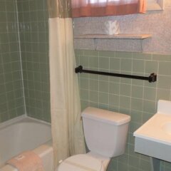 Отель Red Carpet Inn Niagara Falls США, Ниагара-Фолс - отзывы, цены и фото номеров - забронировать отель Red Carpet Inn Niagara Falls онлайн ванная фото 2