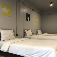 Отель S1hostel Bangkok Бангкок сейф в номере