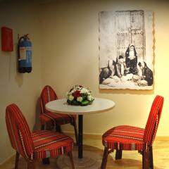 Отель Al Liwan Suites в номере