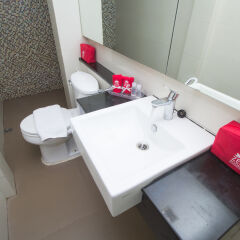 Отель ZEN Rooms Sukhumvit 11 ванная