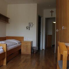 Отель Institut St.sebastian Зальцбург сейф в номере