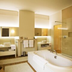 Отель B&B Alphabet - Luxury Guesthouse and Art Gallery ванная фото 2
