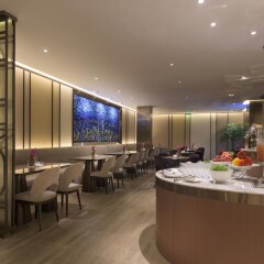 Отель Mercure Shanghai Hongqiao Airport Китай, Шанхай - отзывы, цены и фото номеров - забронировать отель Mercure Shanghai Hongqiao Airport онлайн гостиничный бар