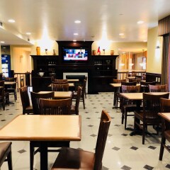 Отель Queens County Inn & Suites гостиничный бар