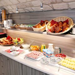 Отель Sure Hotel by Best Western Paris Gare du Nord Франция, Париж - 12 отзывов об отеле, цены и фото номеров - забронировать отель Sure Hotel by Best Western Paris Gare du Nord онлайн питание фото 2