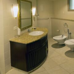 Отель Pearl City Suites By Gemstones ванная