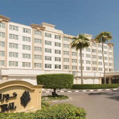 Отель Coral Beach Resort - Sharjah ОАЭ, Шарджа - 8 отзывов об отеле, цены и фото номеров - забронировать отель Coral Beach Resort - Sharjah онлайн вид на фасад