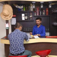 Отель Alpine Hotel & Apartment Непал, Катманду - отзывы, цены и фото номеров - забронировать отель Alpine Hotel & Apartment онлайн гостиничный бар