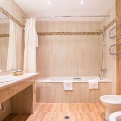 Артурс Village & SPA Hotel ванная фото 3