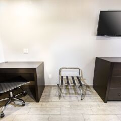 Отель Hollywood Inn Express LAX удобства в номере