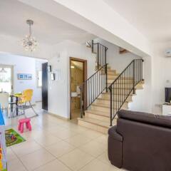 Отель Villa Margarita for Kids Кипр, Протарас - отзывы, цены и фото номеров - забронировать отель Villa Margarita for Kids онлайн комната для гостей фото 4