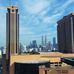 Отель Kl Bukit Bintang Suites At Times Square Малайзия, Куала-Лумпур - отзывы, цены и фото номеров - забронировать отель Kl Bukit Bintang Suites At Times Square онлайн балкон