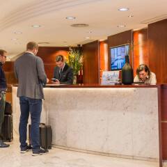 Отель Aparthotel Mariano Cubi Barcelona интерьер отеля