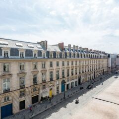 Отель Luxury 2 Bedroom With AC - Louvre & Champs Elysees Париж
