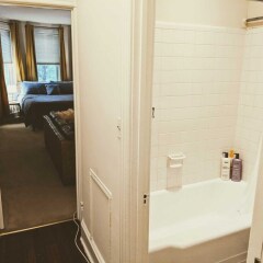Апартаменты Northwest Apartment #1080 1 Bedroom 1 Bathroom Apts ванная
