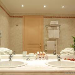 Отель Athens Atrium Hotel and Suites Греция, Афины - 2 отзыва об отеле, цены и фото номеров - забронировать отель Athens Atrium Hotel and Suites онлайн ванная фото 2