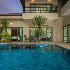 Отель Villa Maluku Пхукет бассейн